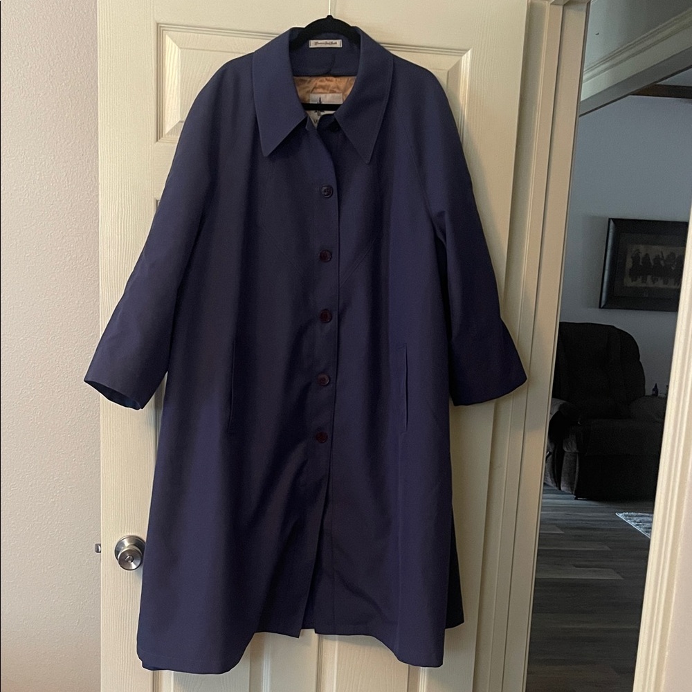 Classic long Navy blue trenchcoat in excellent condition